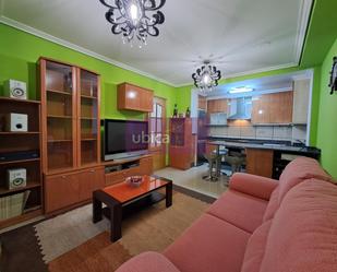 Sala d'estar de Pis de lloguer en Salceda de Caselas amb Calefacció, Parquet i Moblat