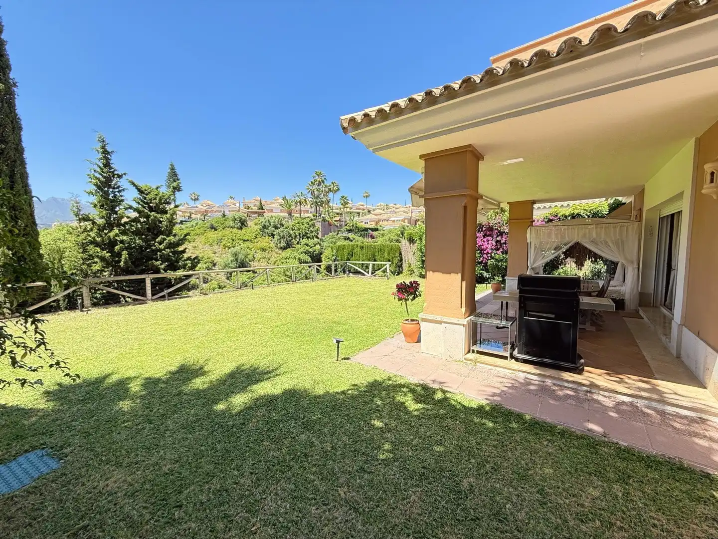 Jardí de Casa adosada de lloguer en Marbella amb Aire condicionat, Calefacció i Jardí privat