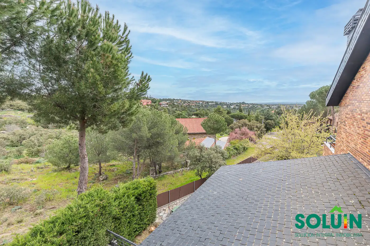 Vista exterior de Casa o xalet en venda en Torrelodones amb Aire condicionat, Calefacció i Jardí privat