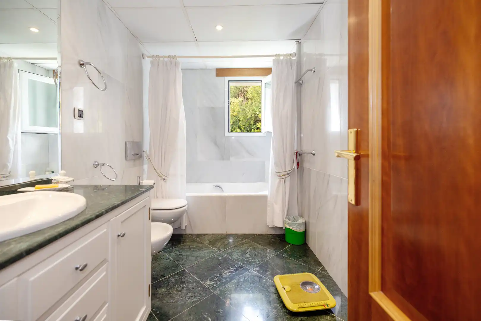 Baño de Casa adosada en venta en Málaga con Aire acondicionado, Calefacción y Jardín privado