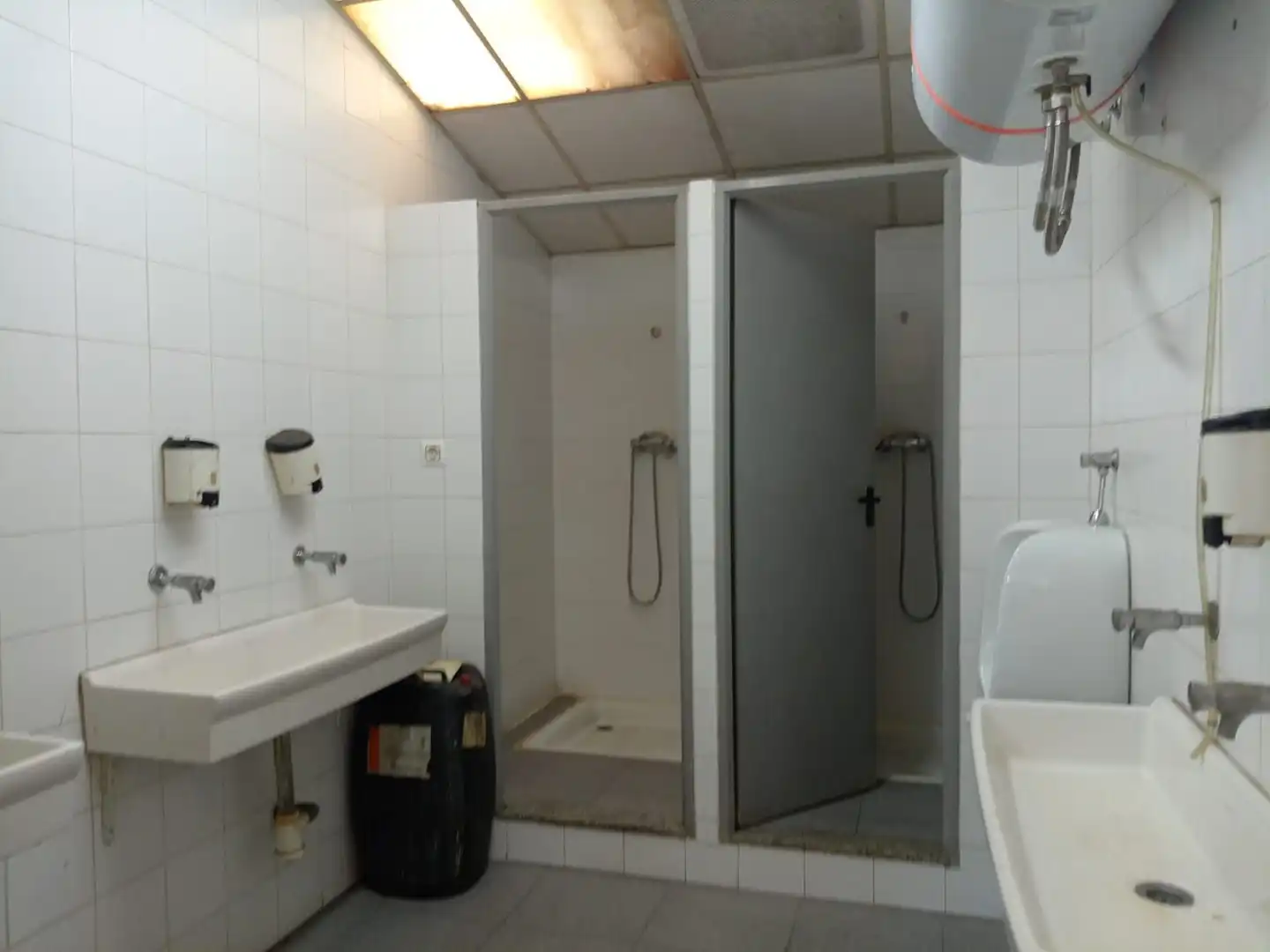 Bany de Nau industrial en venda en Sabadell