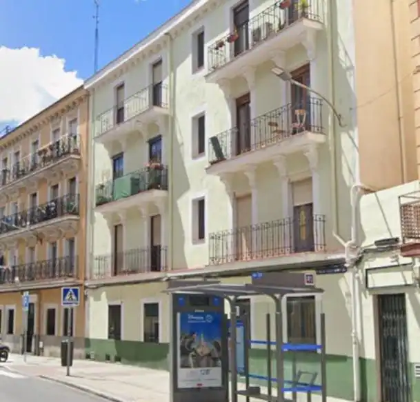 Vista exterior de Planta baja en venta en Madrid con Calefacción