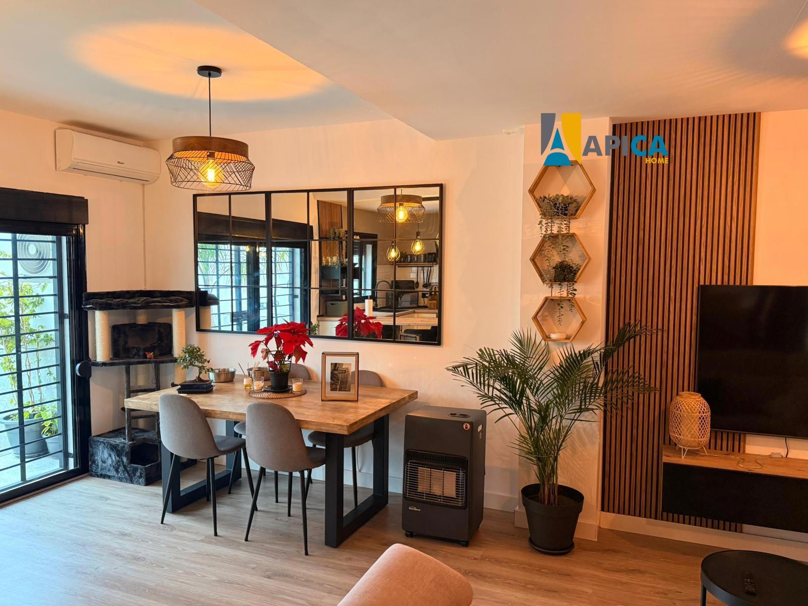 Menjador de Casa adosada en venda en Algeciras amb Aire condicionat, Terrassa i Traster