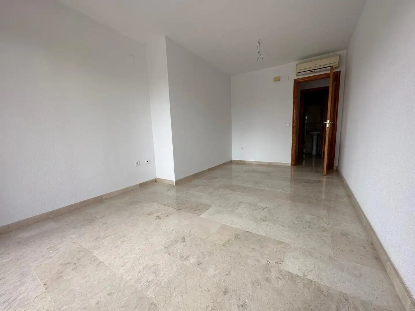 Sala d'estar de Apartament en venda en Benidorm amb Jardí privat, Terrassa i Piscina comunitària
