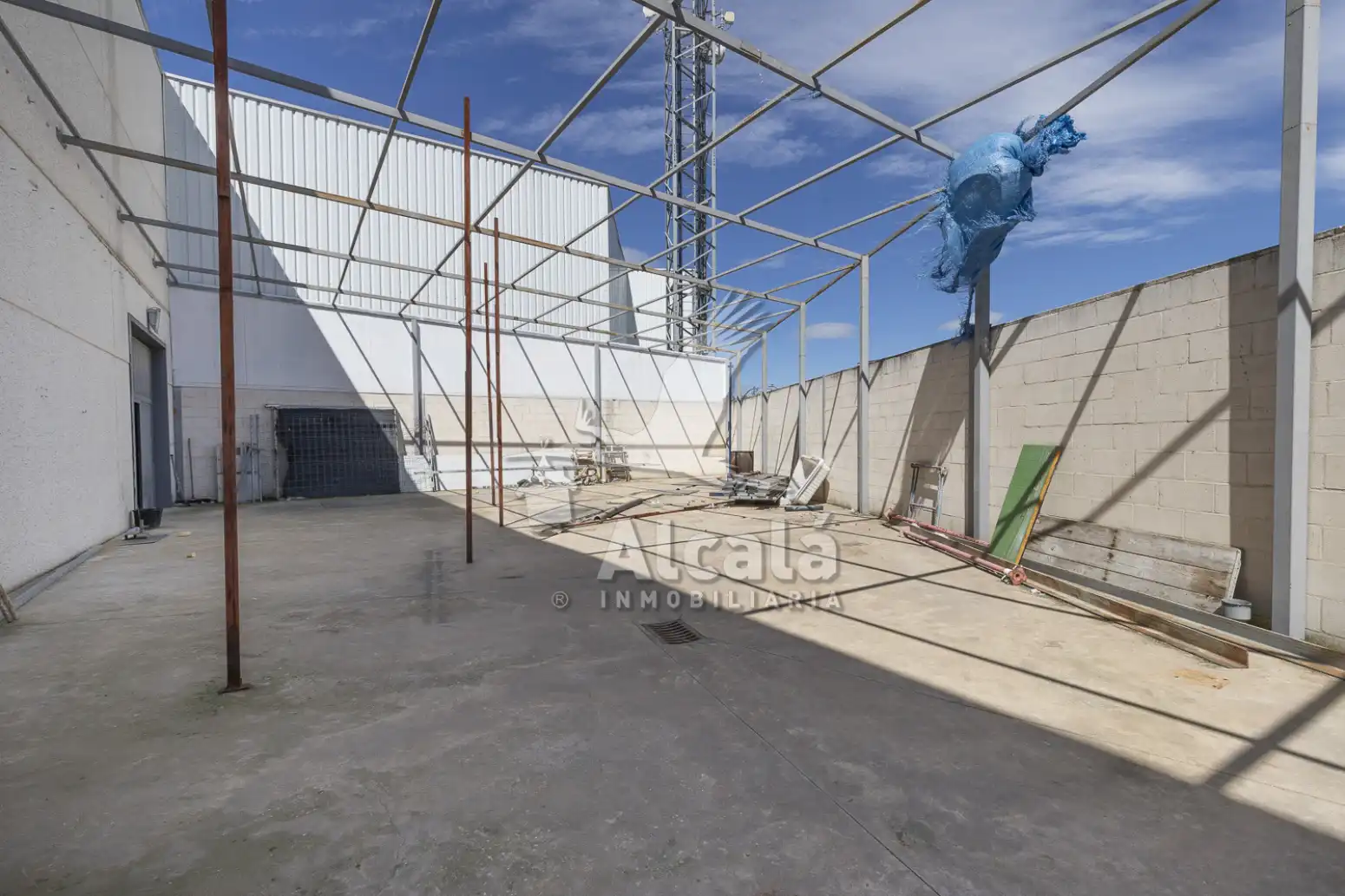 Nau industrial en venda en Alovera