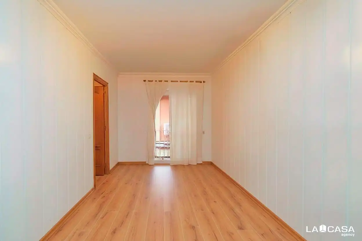 Habitación de Piso en venta en L'Hospitalet de Llobregat con Balcón