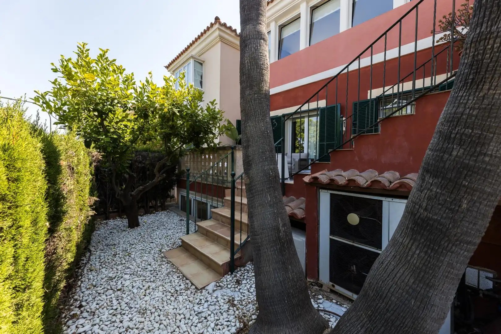 Außenansicht von Haus oder Chalet zum Verkauf in  Palma de Mallorca mit Klimaanlage und Privatgarten