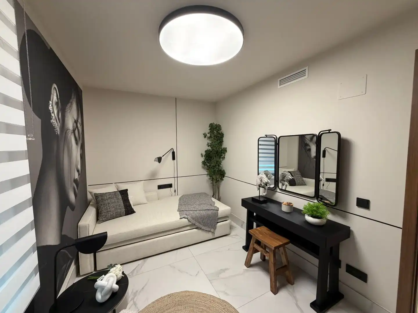 Sala d'estar de Apartament de lloguer en Marbella amb Aire condicionat, Terrassa i Piscina