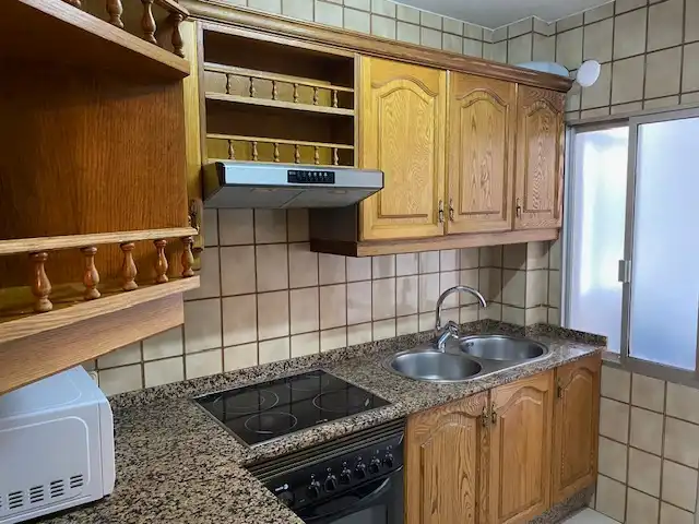 Cuina de Pis de lloguer en Santiago de Compostela  amb Calefacció, Moblat i Forn