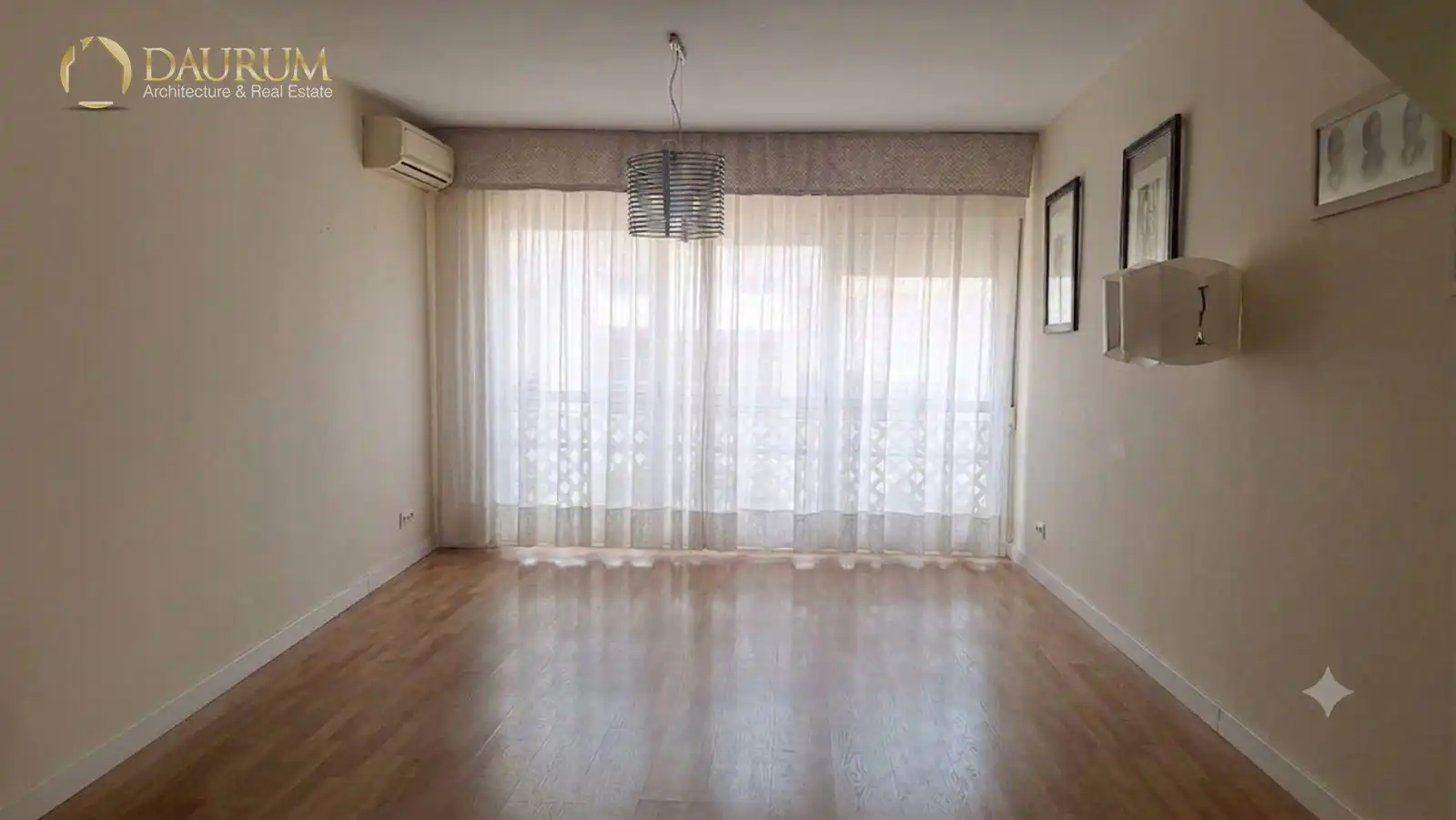Sala d'estar de Dúplex en venda en Sevilla amb Aire condicionat, Calefacció i Terrassa