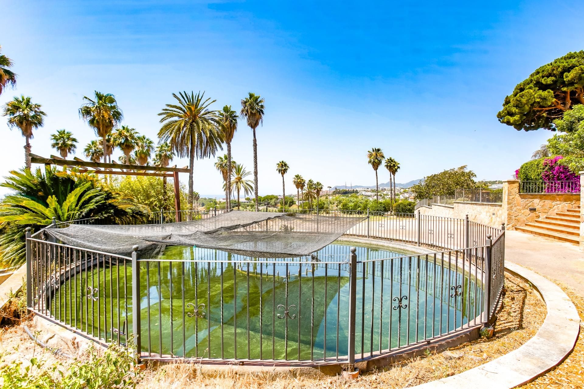 Schwimmbecken von Country house zum Verkauf in Mataró