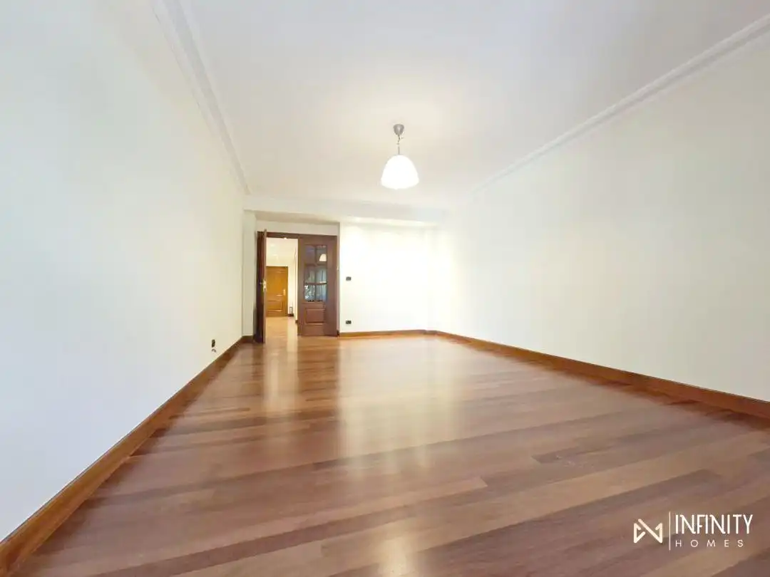Maisonette zur Miete in Bilbao  mit Heizung, Privatgarten und Terrasse