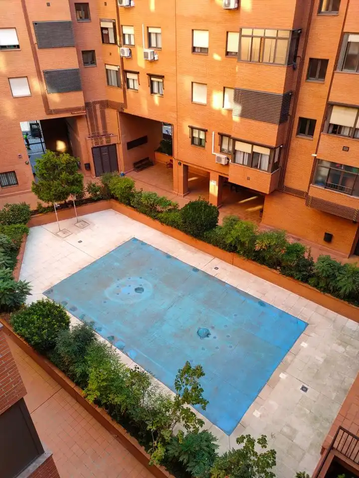 Piscina de Pis de lloguer en Madrid amb Aire condicionat, Calefacció i Parquet