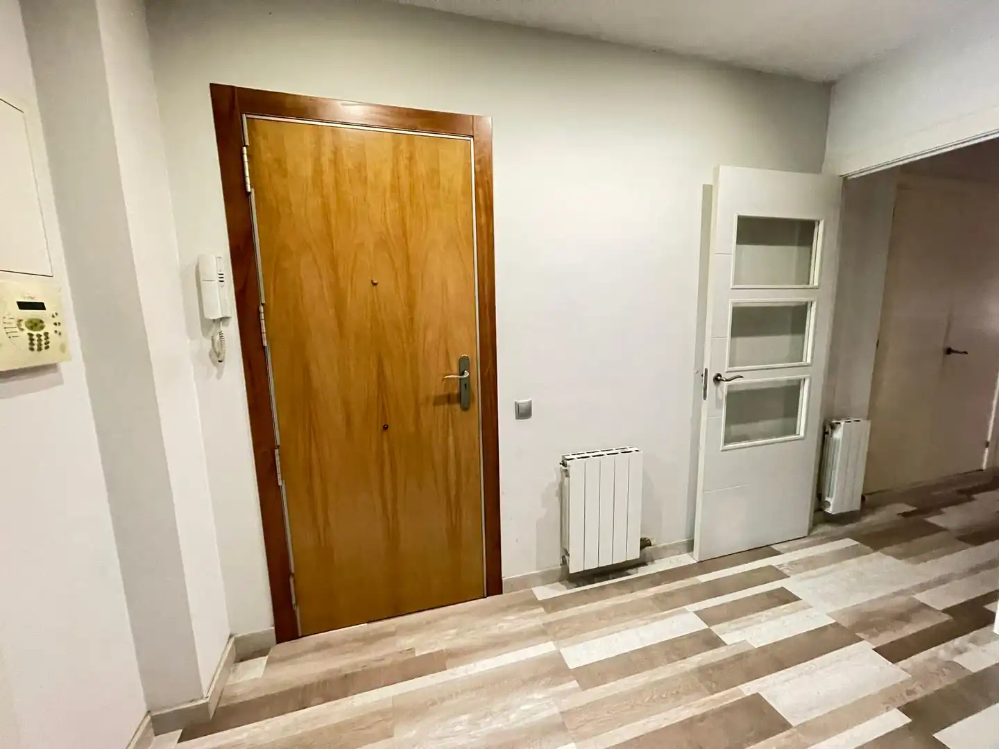 Wohnung zum Verkauf in Badalona mit Klimaanlage, Heizung und Terrasse