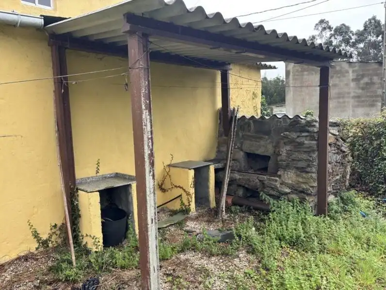 Vista exterior de Casa o xalet en venda en Ortigueira amb Calefacció, Jardí privat i Traster