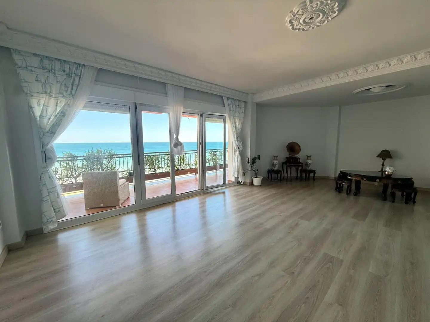 Sala d'estar de Pis en venda en Cádiz amb Terrassa i Balcó