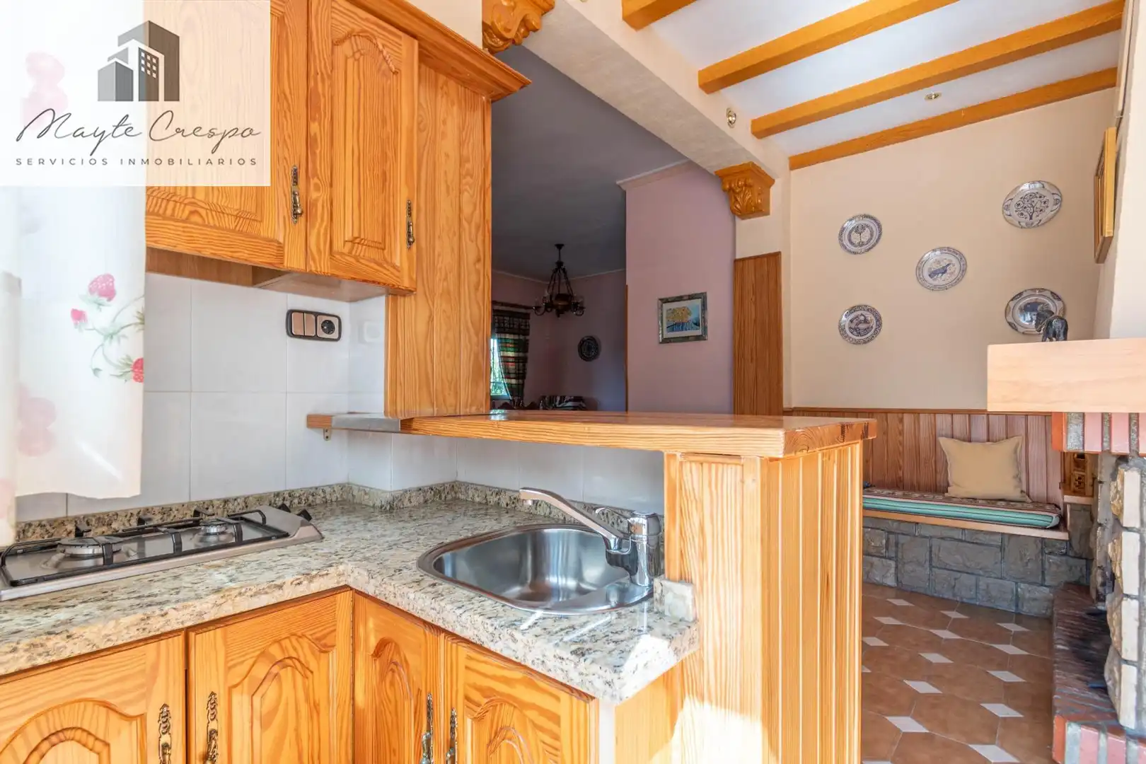 Cocina de Casa adosada en venta en Jun con Terraza, Amueblado y Alarma