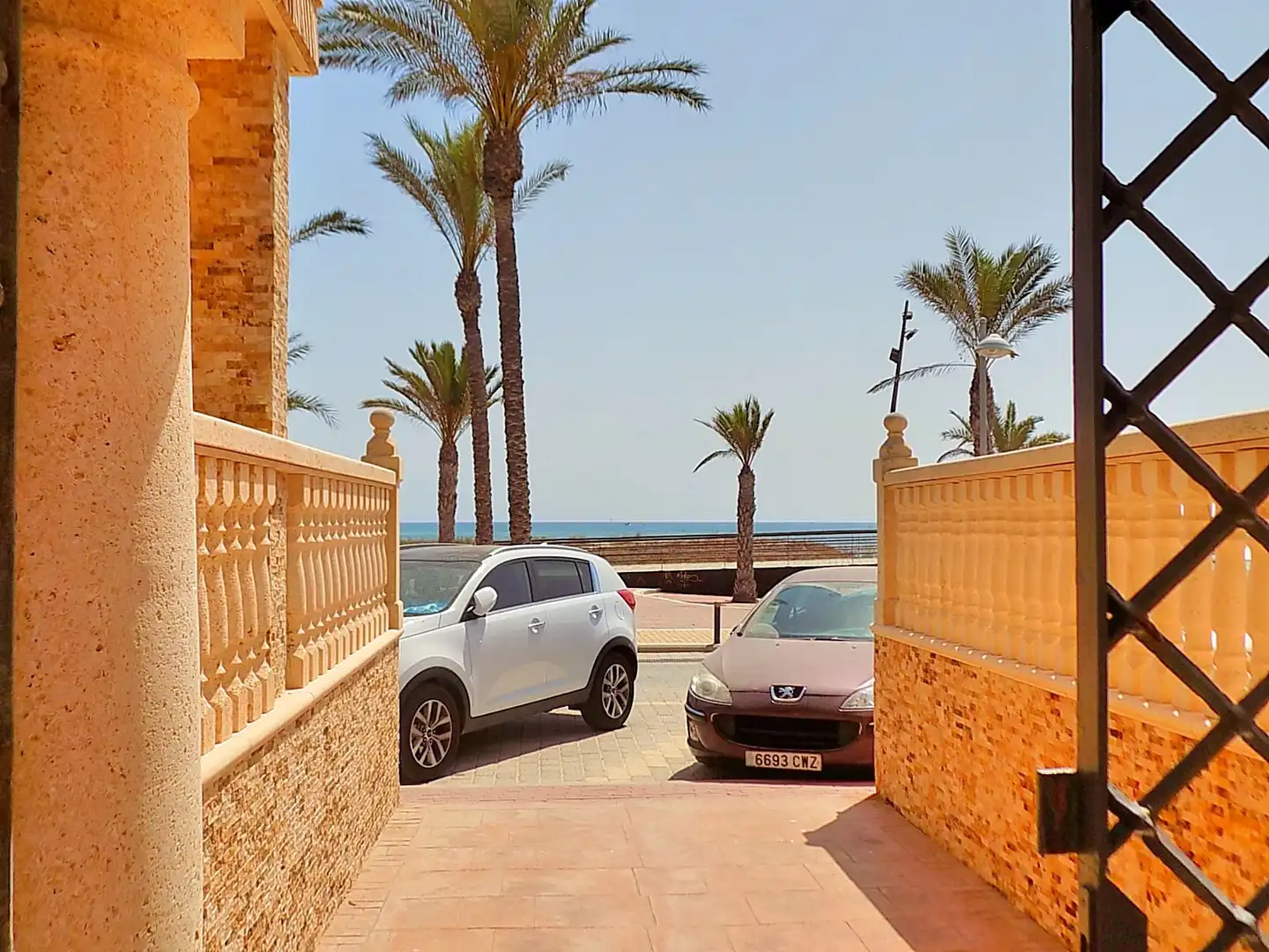 Vista exterior de Casa adosada en venda en San Pedro del Pinatar amb Aire condicionat, Calefacció i Terrassa
