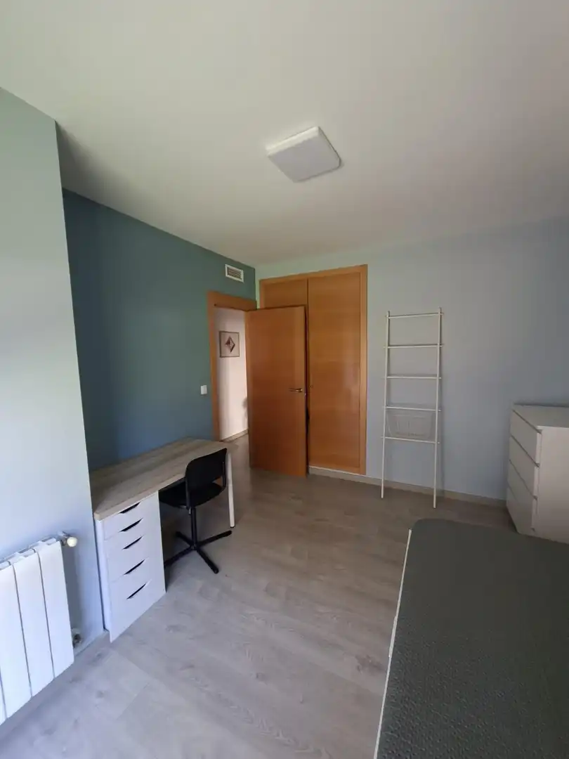 Habitación de Planta baja en venta en Paterna con Aire acondicionado, Calefacción y Jardín privado