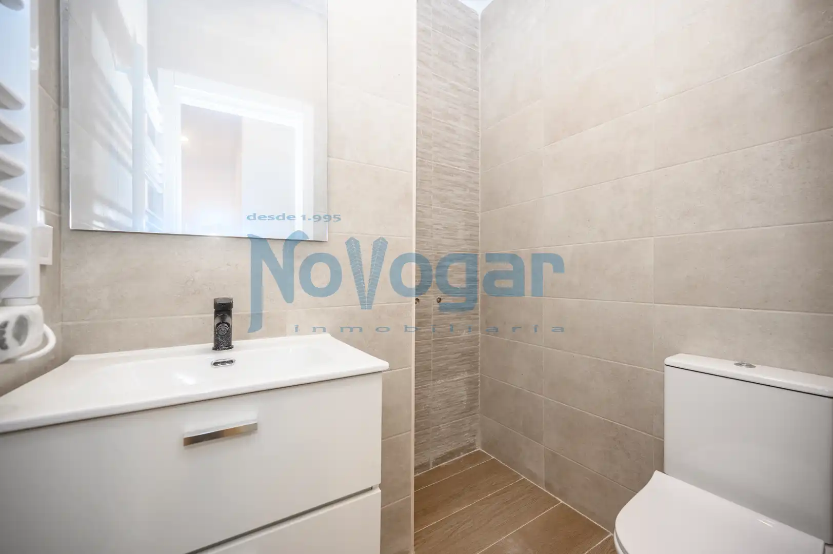 Bathroom of Flat for sale in Móstoles  with Heating and Oven