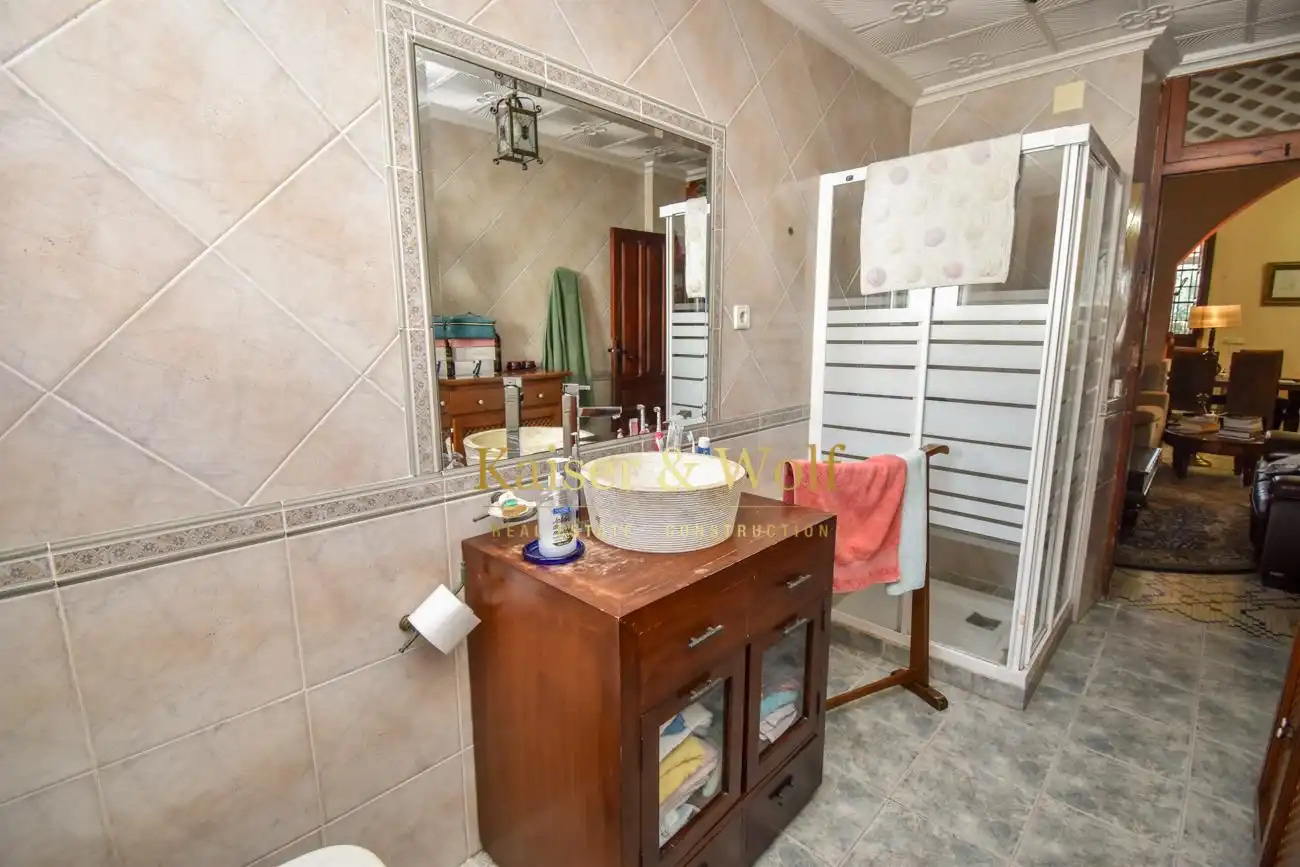 Badezimmer von Country house zum Verkauf in Elche / Elx mit Klimaanlage, Privatgarten und Terrasse