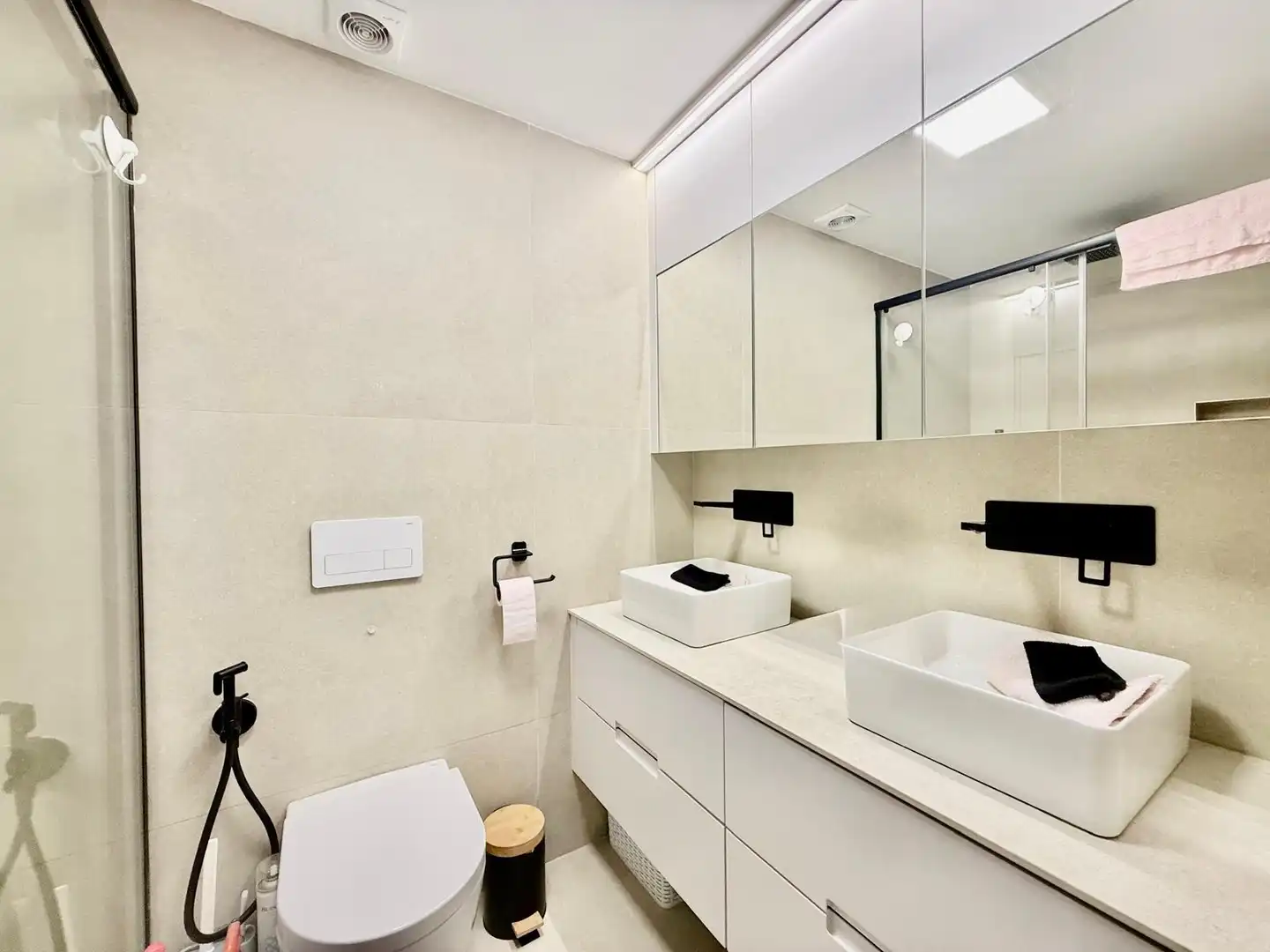 Badezimmer von Dachboden zum Verkauf in San Pedro del Pinatar mit Klimaanlage, Heizung und Privatgarten