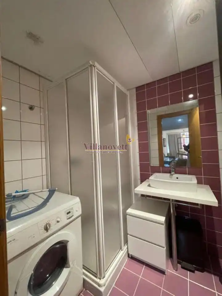 Baño de Estudio en venta en Vigo  con Calefacción y Amueblado