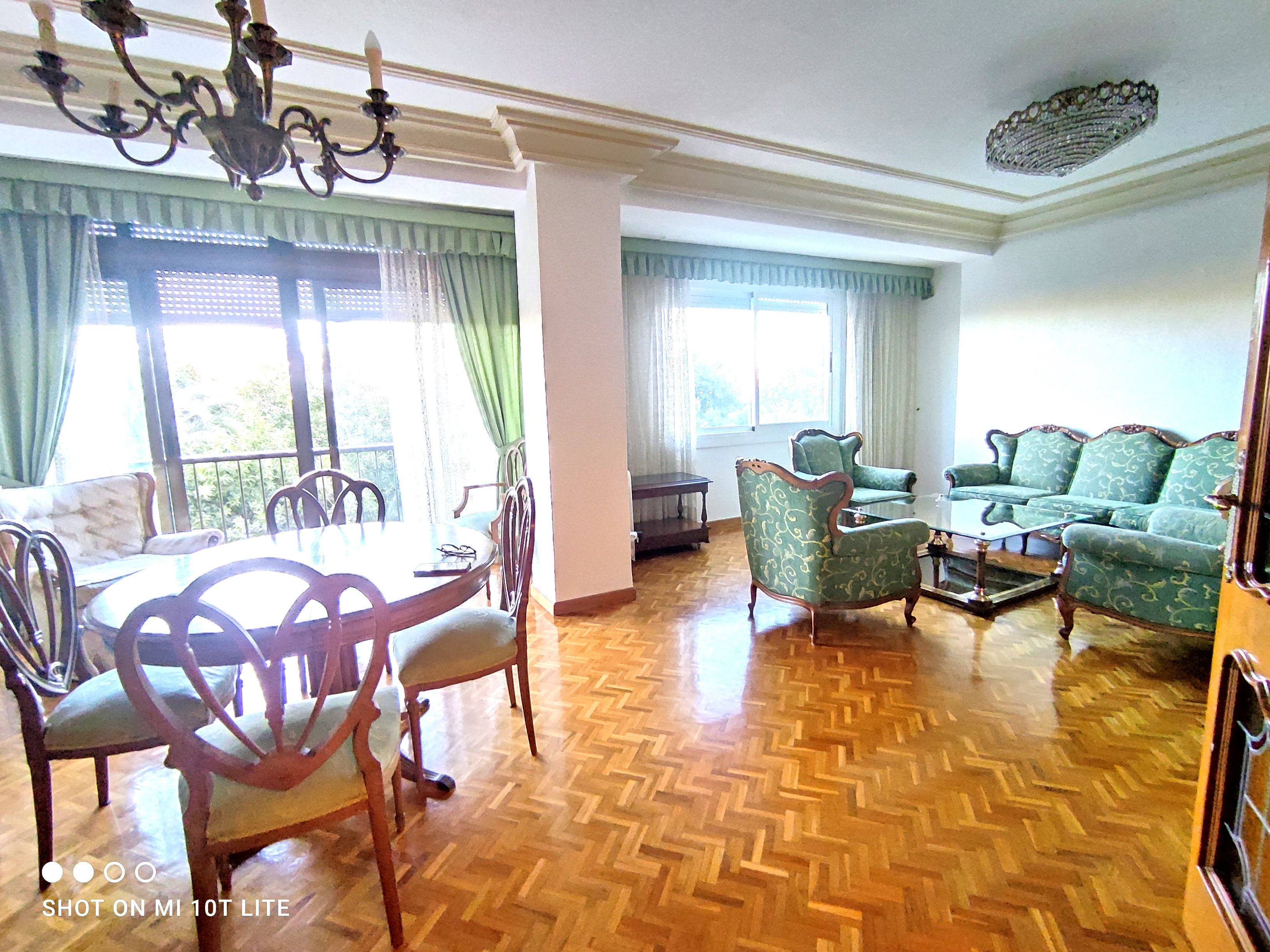 Living room of Flat for sale in Elche / Elx  with Air Conditioner, Heating and Parquet flooring