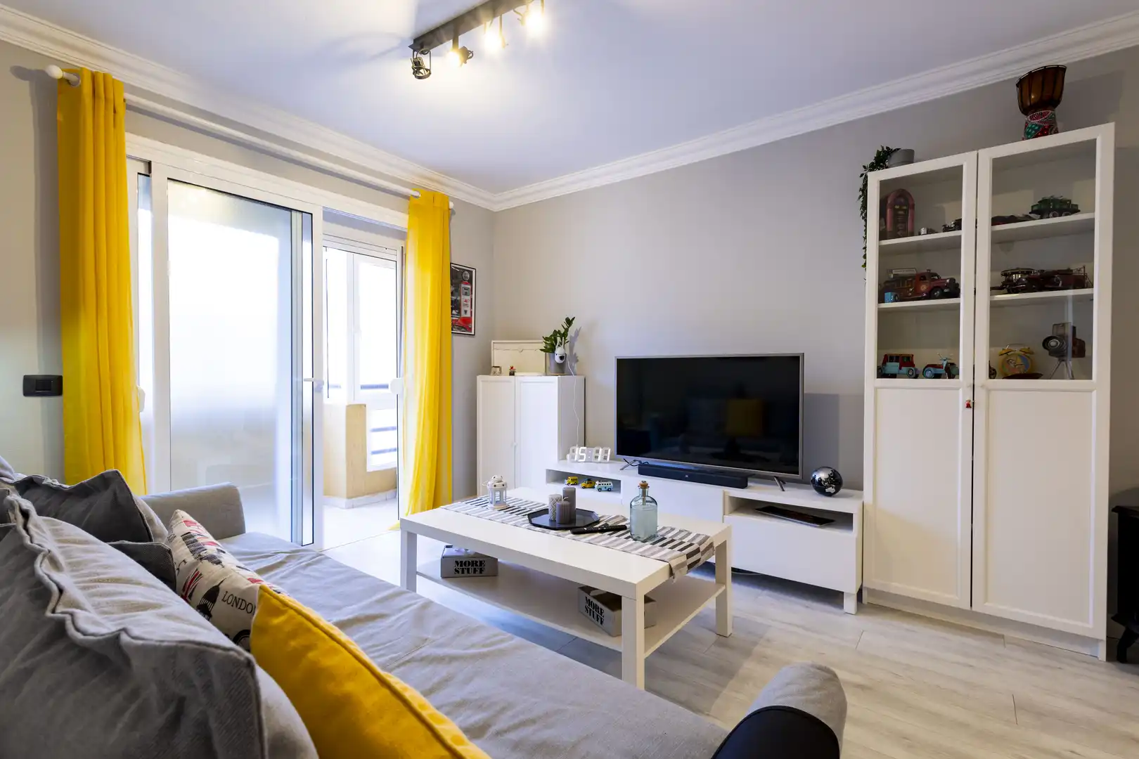 Living room of Flat for sale in San Cristóbal de la Laguna  with Storage room, Furnished and Balcony