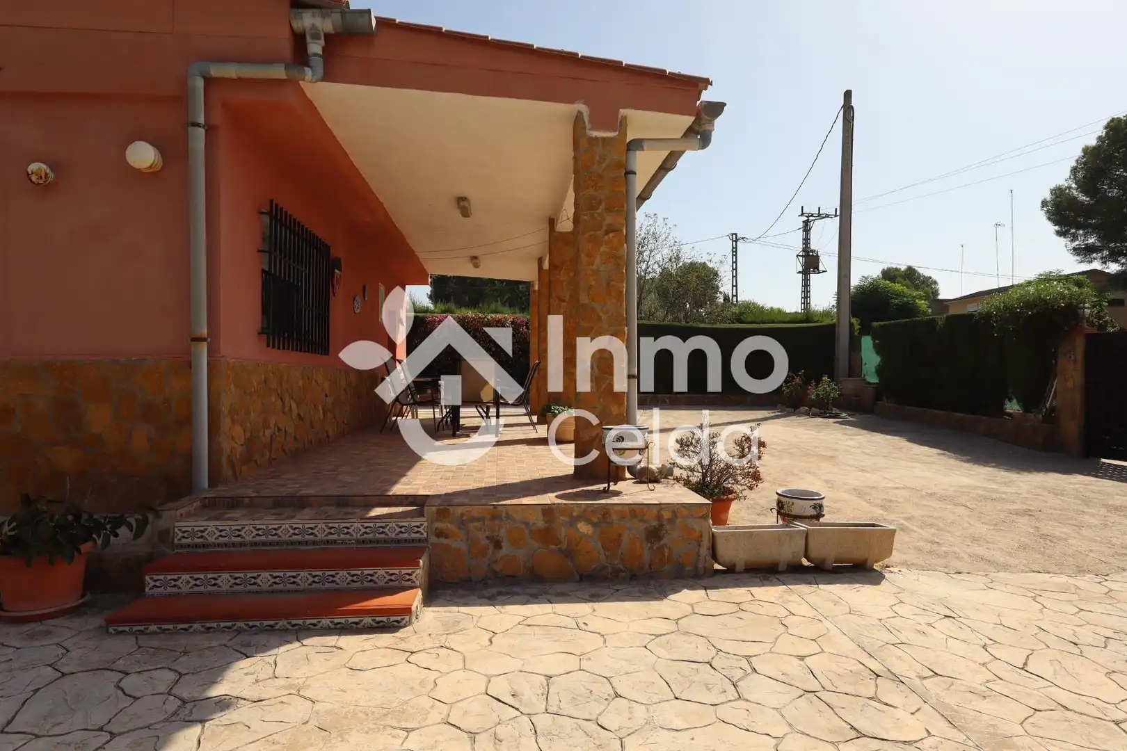 Vista exterior de Casa o xalet en venda en Godelleta amb Aire condicionat, Calefacció i Jardí privat