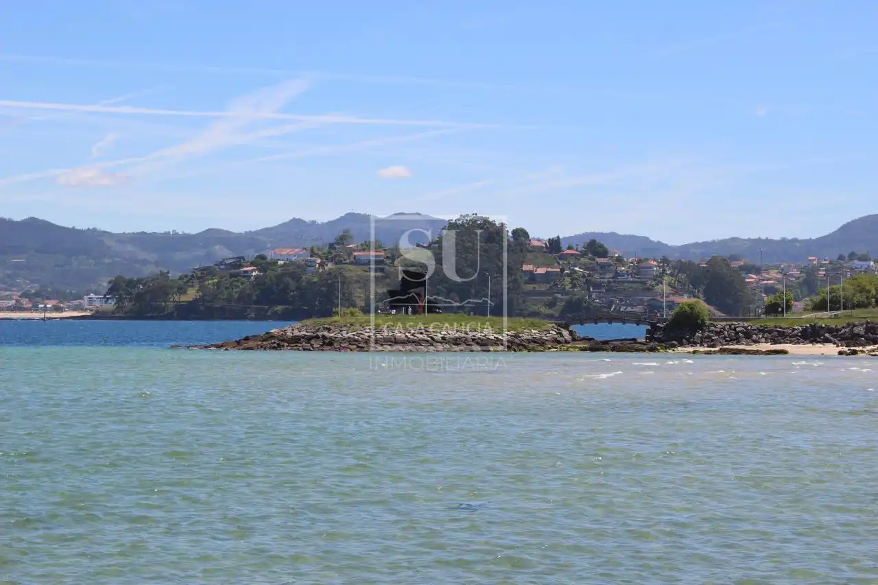 Chalet con jardín en venta en Baiona