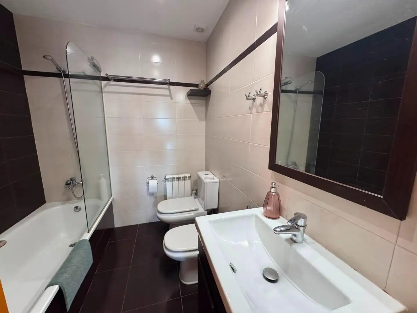 Badezimmer von Wohnung zum Verkauf in Breda mit Klimaanlage, Heizung und Terrasse