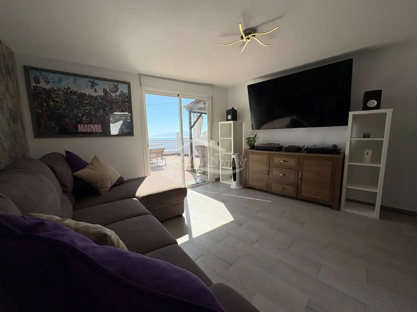 Sala d'estar de Casa adosada en venda en Adeje amb Aire condicionat, Terrassa i Moblat