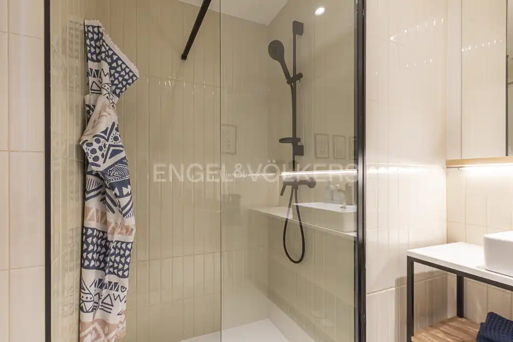 Baño de Estudio de alquiler en Alcobendas con Aire acondicionado, Calefacción y Jardín privado