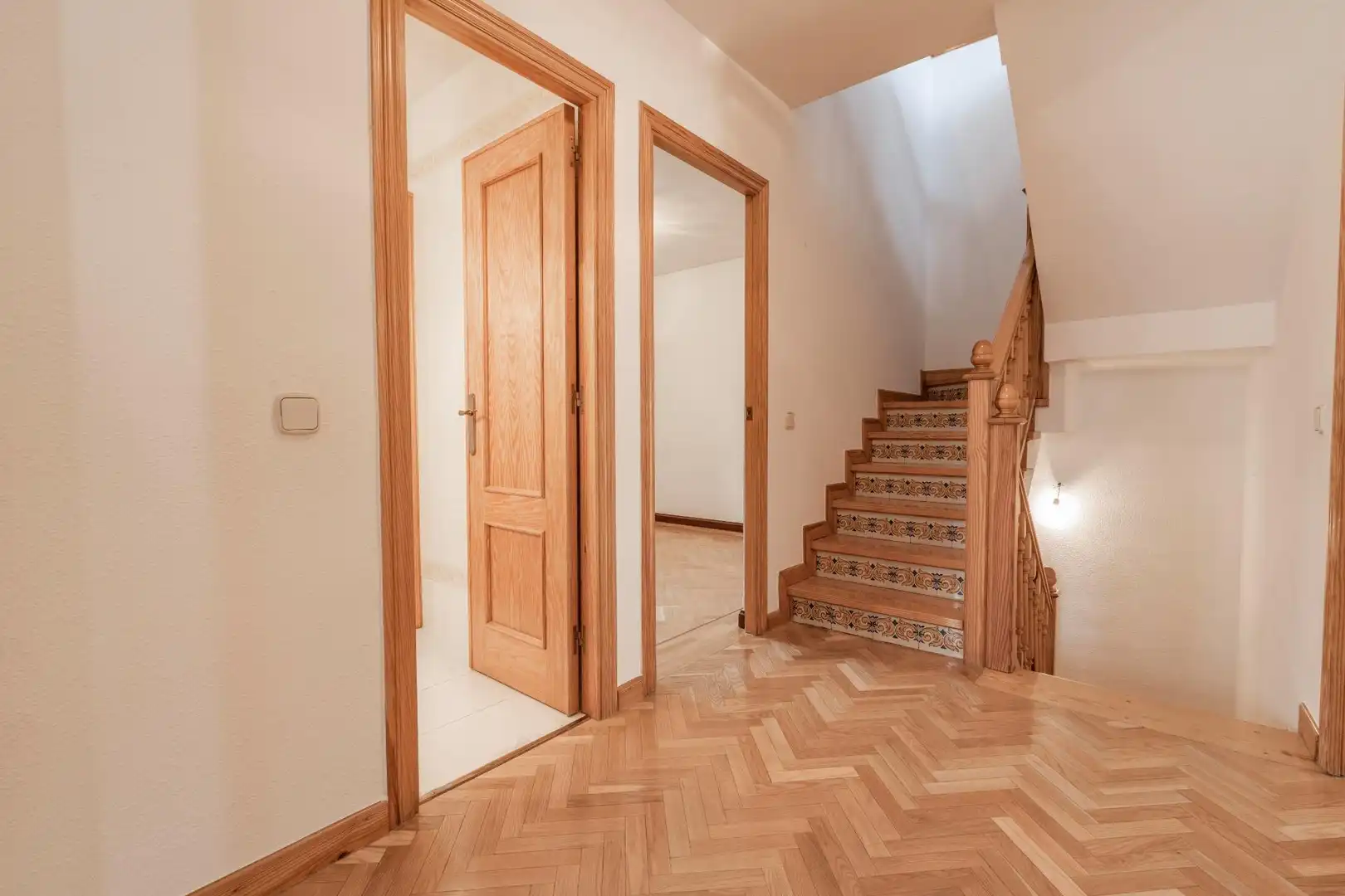 Casa aparellada amb piscina en venda a Avenida Europa, imagen 49