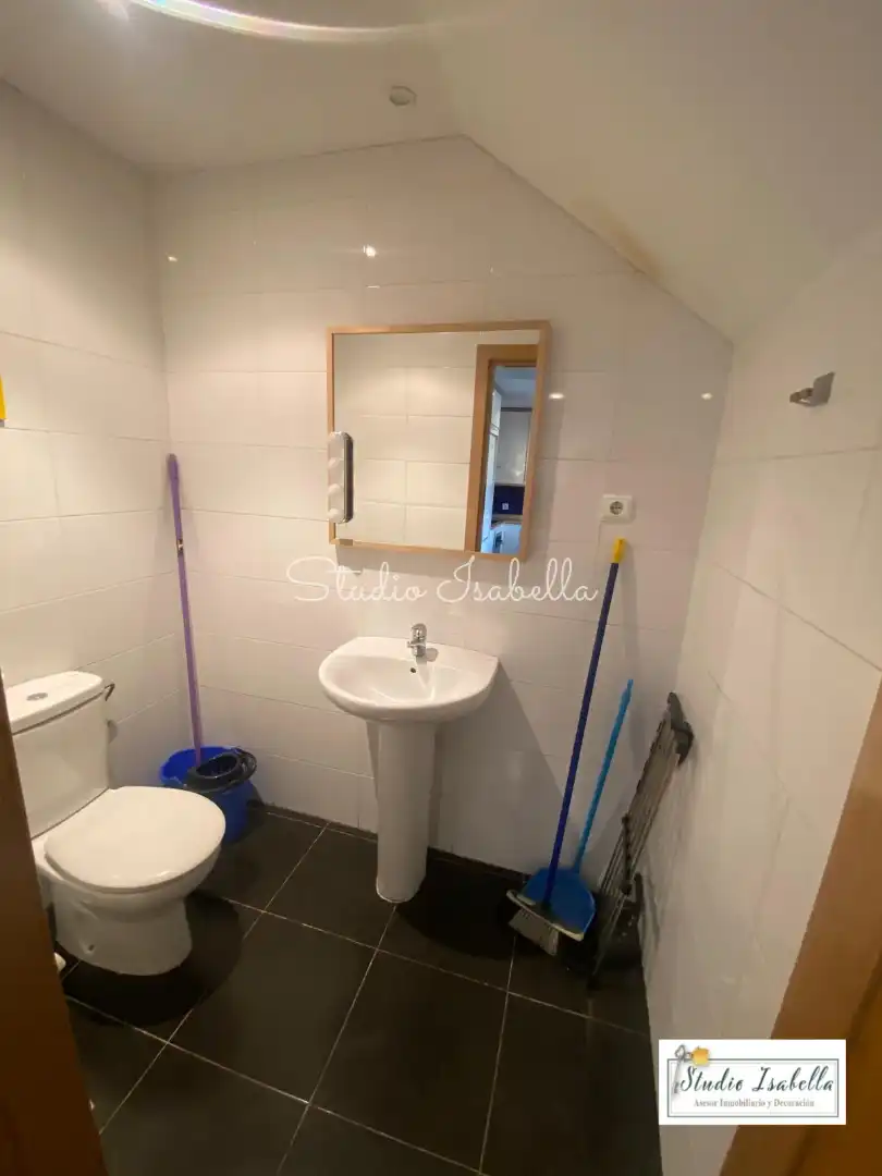 Baño de Dúplex de alquiler en Toledo con Aire acondicionado, Calefacción y Amueblado