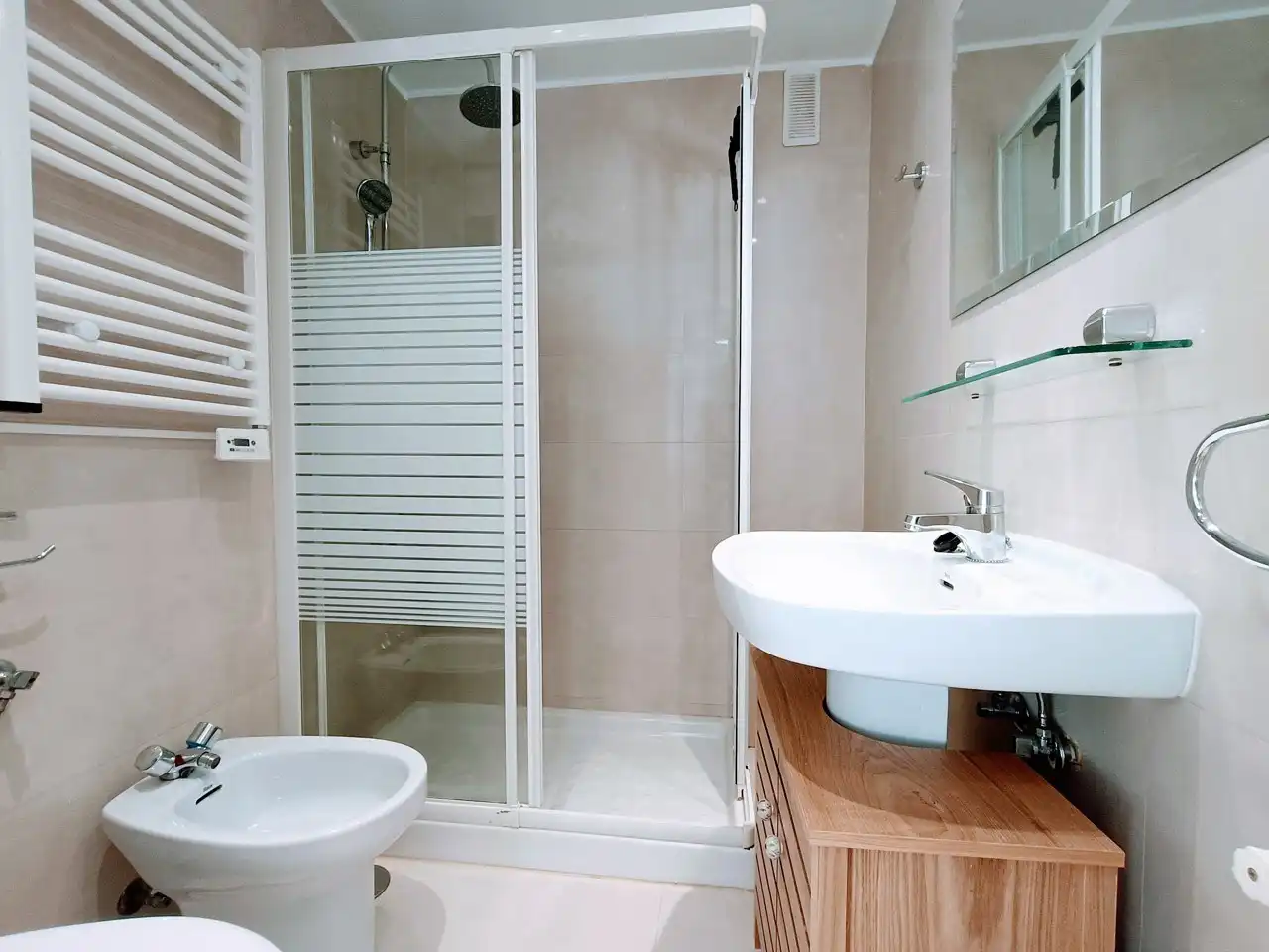 Badezimmer von Wohnung zur Miete in Madrid mit Klimaanlage, Heizung und Parkett