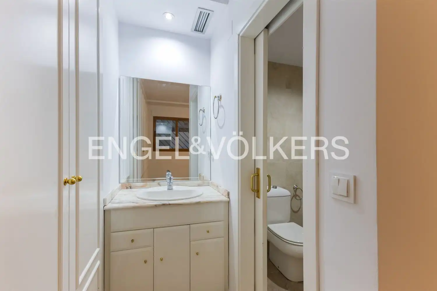 Baño de Piso de alquiler en Valencia con Aire acondicionado, Calefacción y Piscina