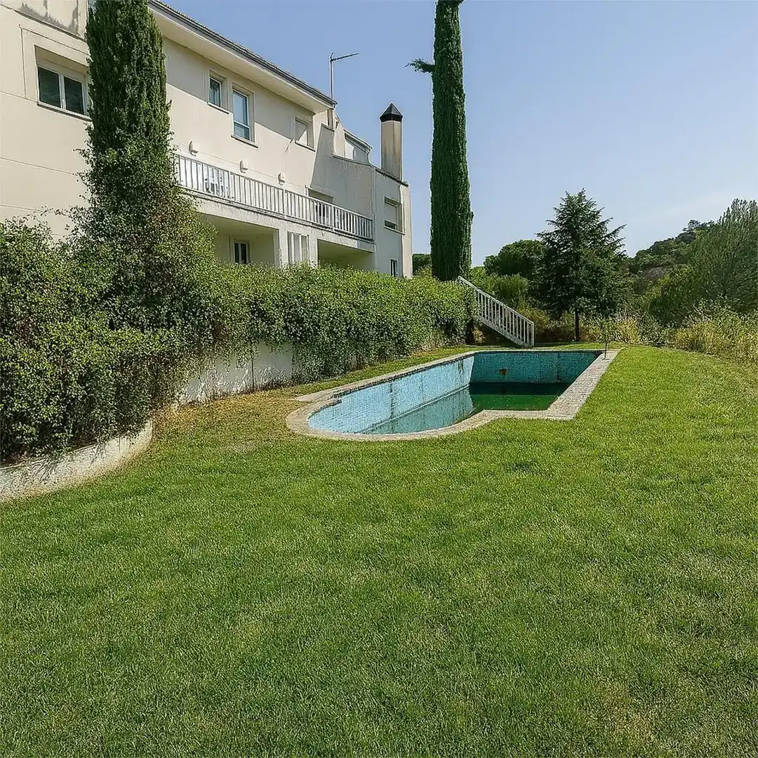 Swimming pool of Houses for sale in Torrelodones  with Swimming Pool and Balcony