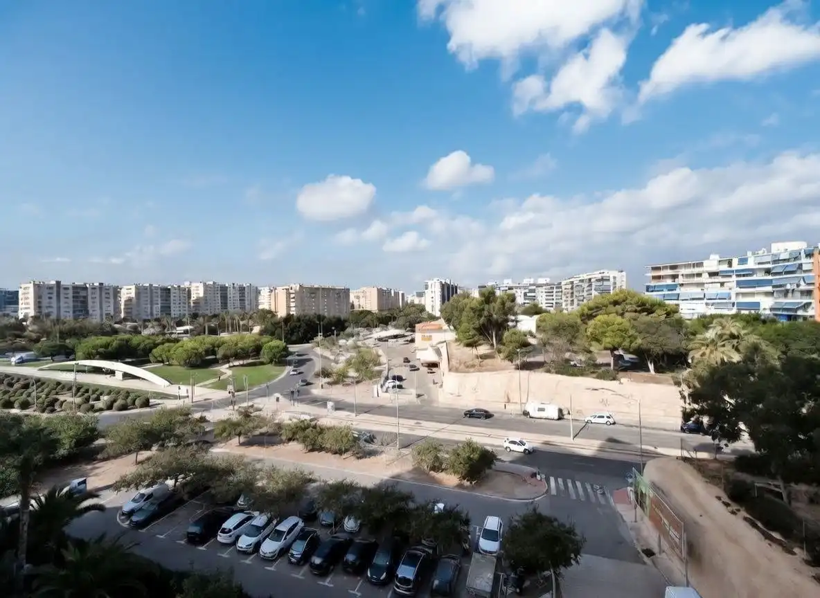 Vista exterior de Pis en venda en Alicante / Alacant amb Aire condicionat, Calefacció i Terrassa