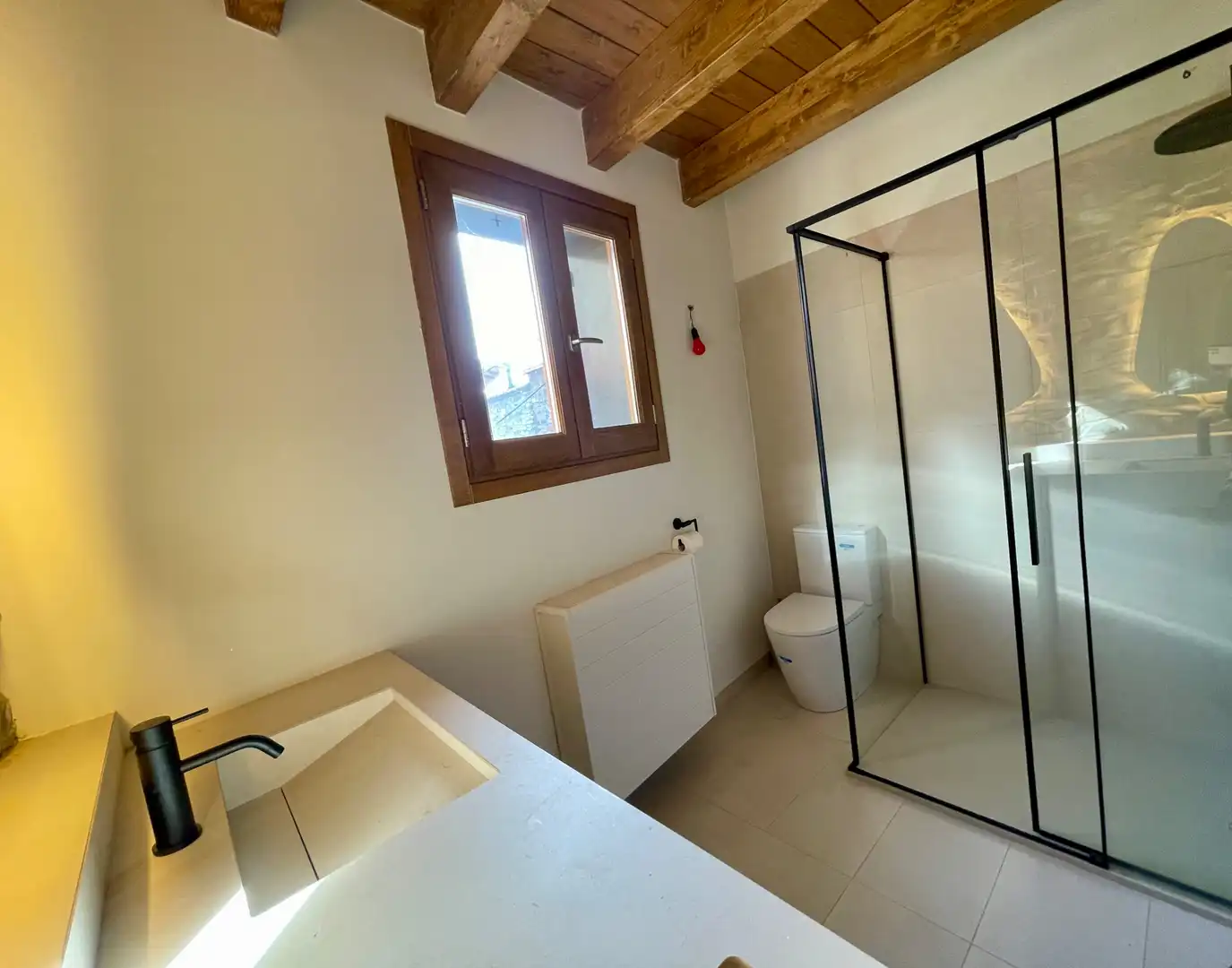 Baño de Finca rústica en venta en Setcases con Calefacción, Parquet y Trastero