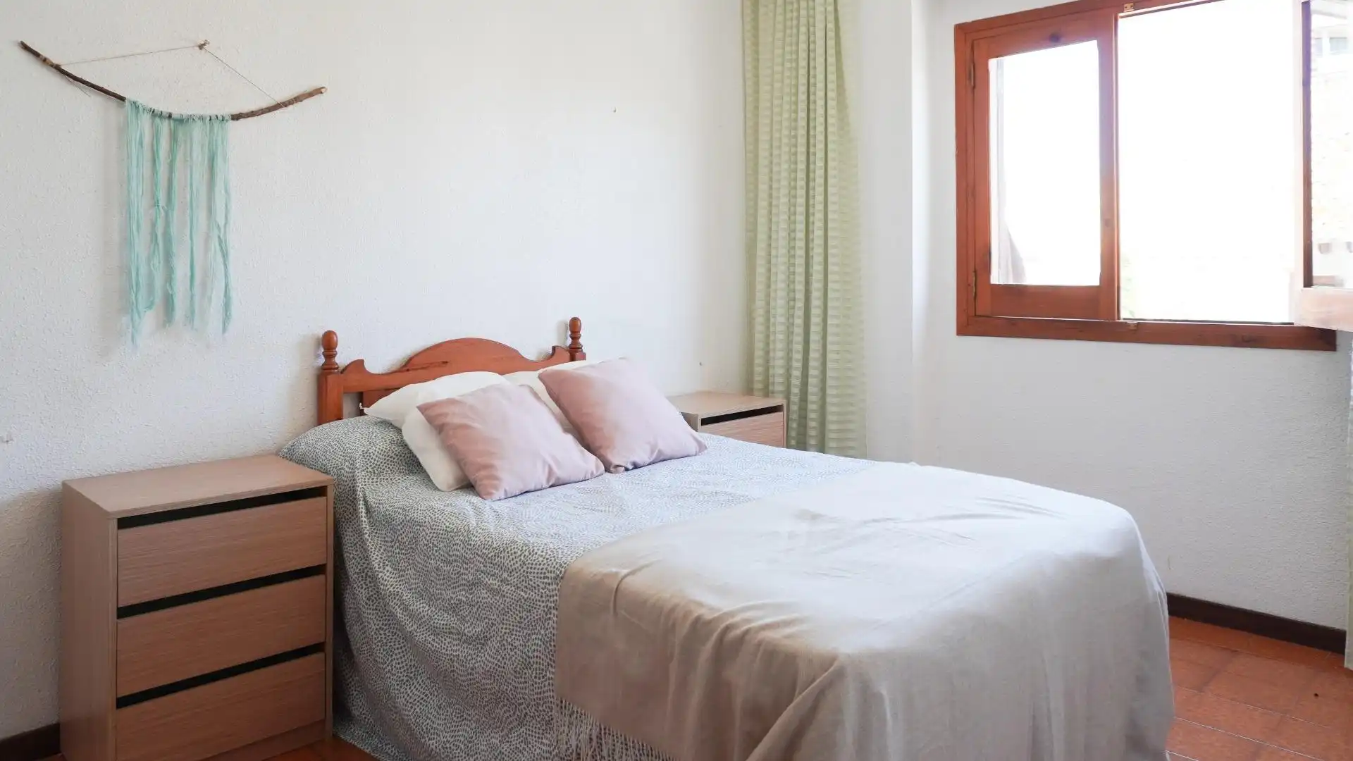 Schlafzimmer von Dachboden zum Verkauf in El Puig de Santa Maria mit Privatgarten, Terrasse und Balkon