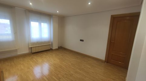 Foto 3 de Piso de alquiler en De Santa Rita de Casia, Barrio de Delicias, Zaragoza Capital