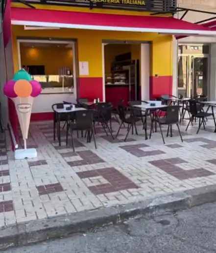 Locale commerciale in cessione a Avenida Gregorio de Diego 27