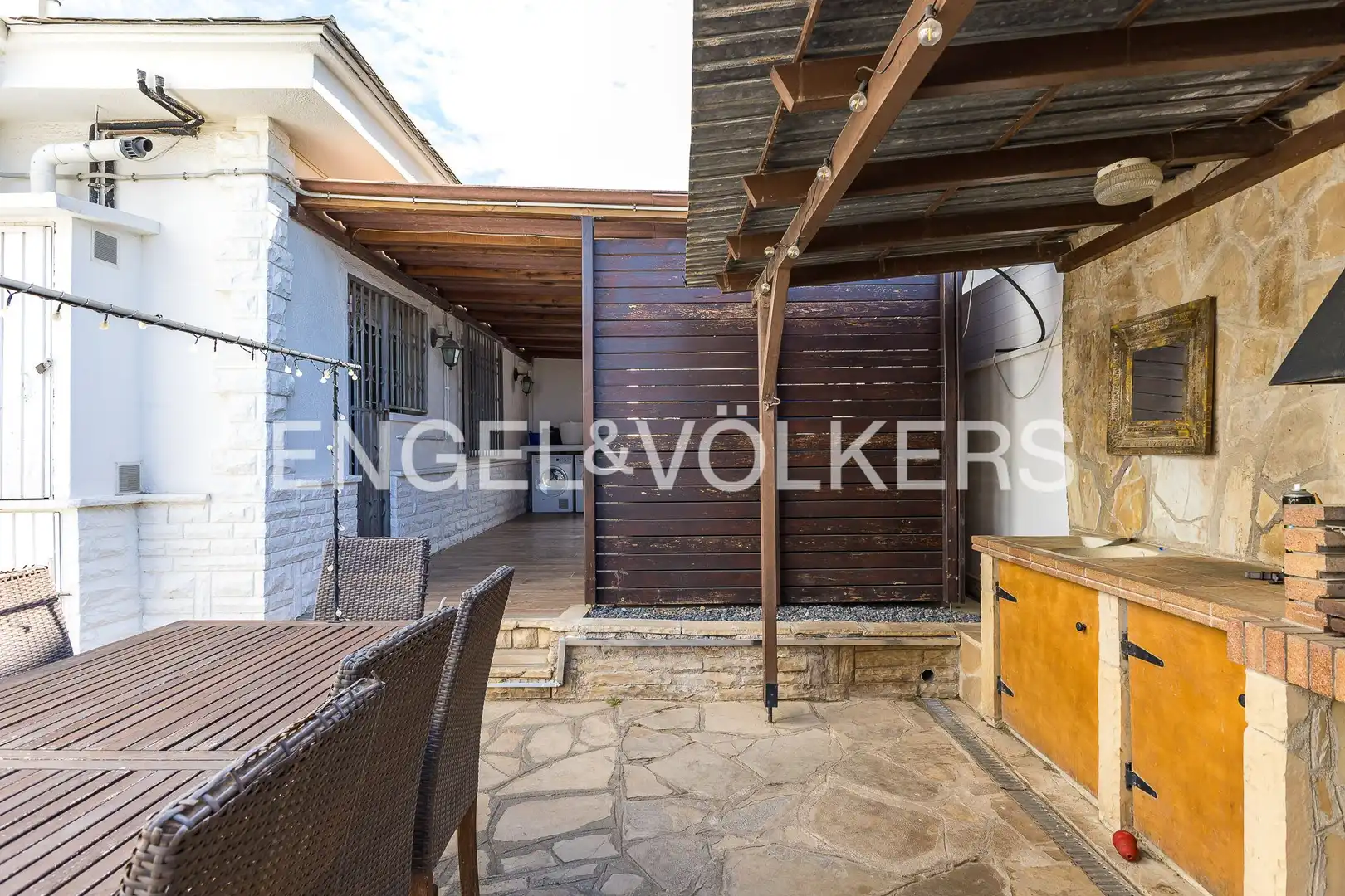 Terraza de Casa o chalet en venta en Vilanova i la Geltrú con Aire acondicionado, Calefacción y Jardín privado