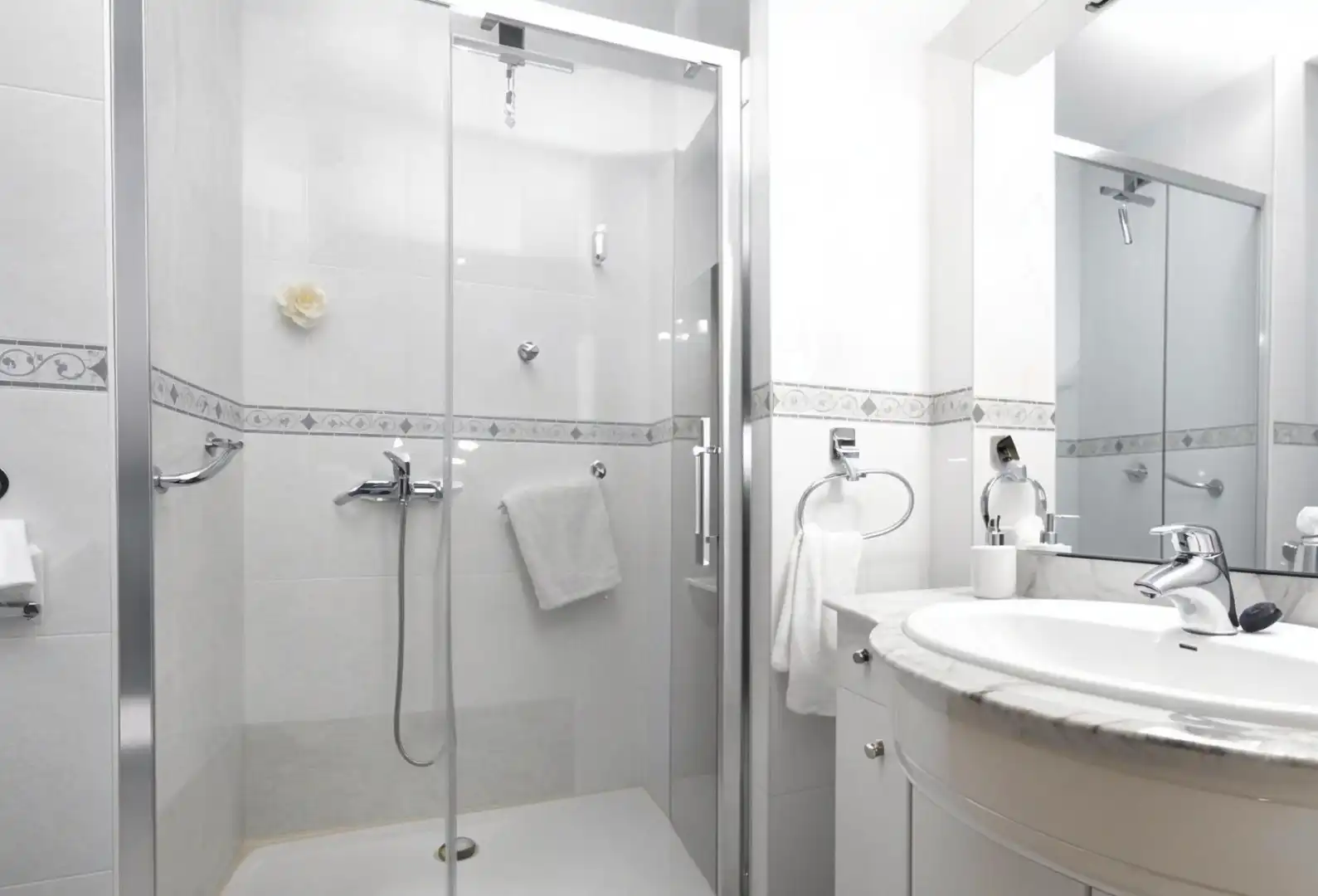 Bathroom of Flat for sale in  Palma de Mallorca  with Air Conditioner, Terrace and Furnished