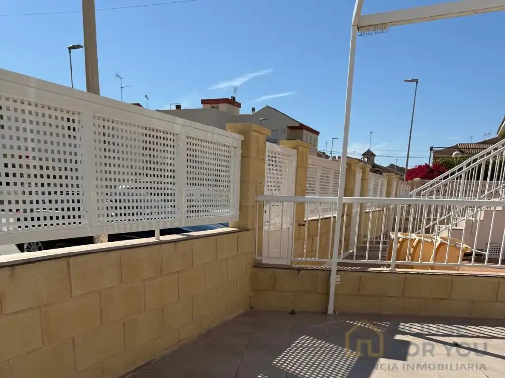 Vista exterior de Piso en venta en Los Alcázares