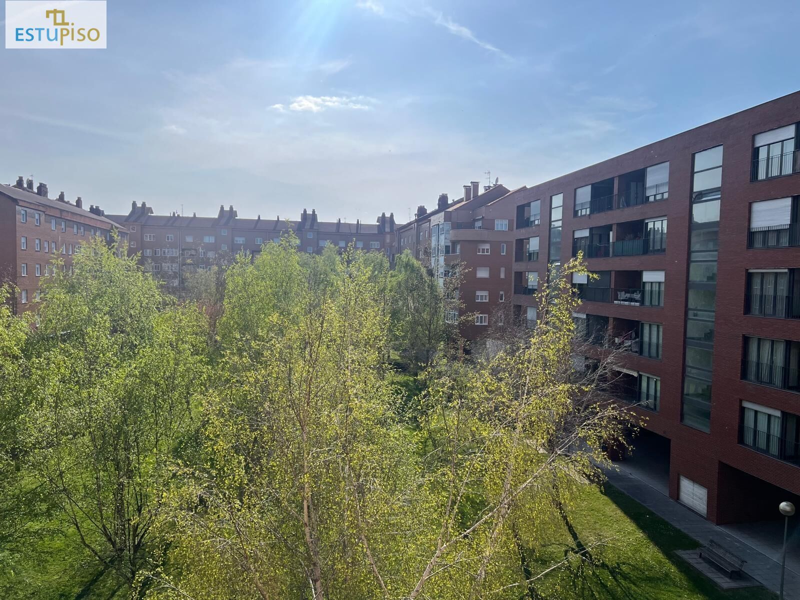 Vista exterior de Piso en venta en Vitoria - Gasteiz con Calefacción, Parquet y Terraza