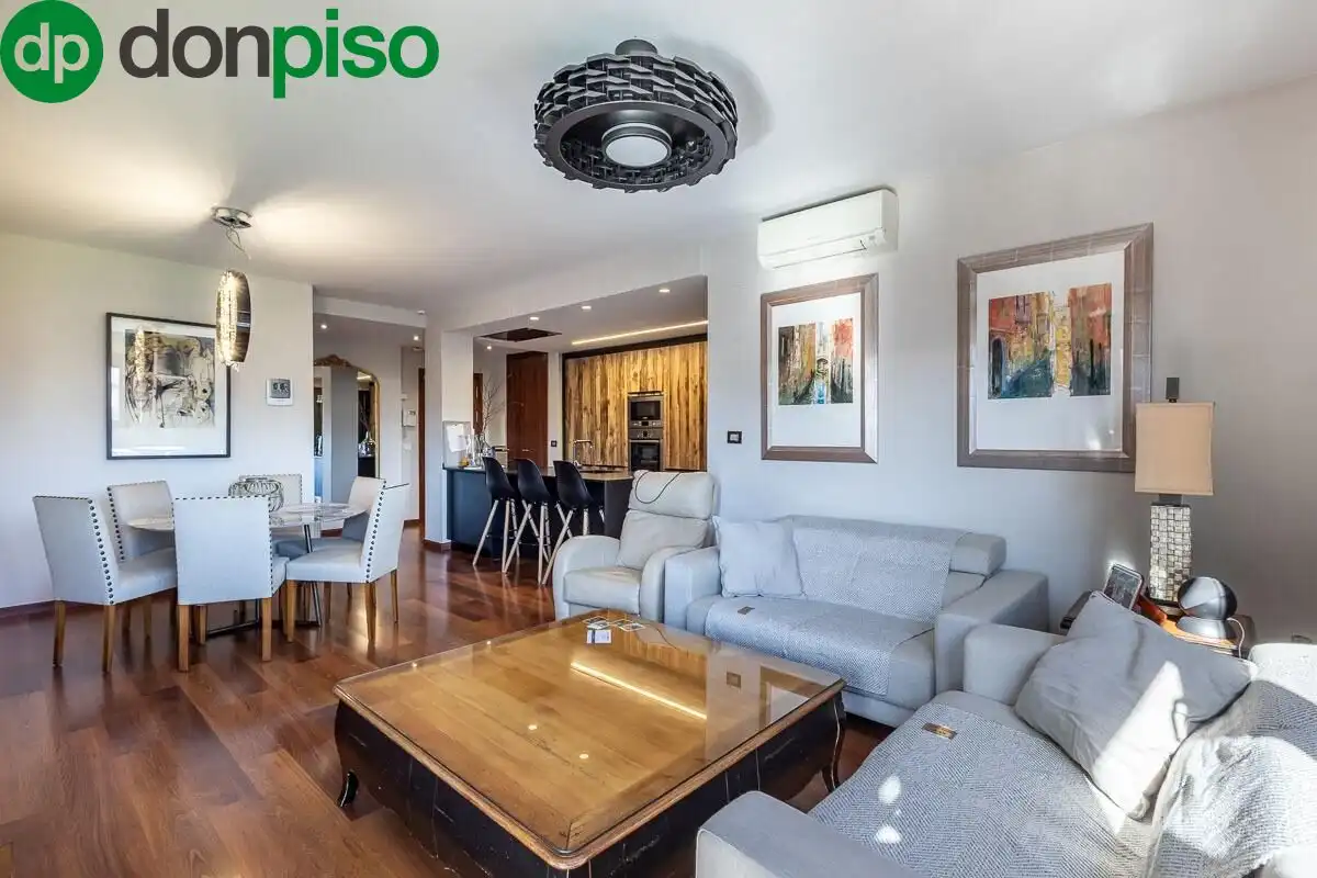 Living room of Flat for sale in Granada  with Air Conditioner, Terrace and Community pool