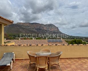 Terrassa de Apartament de lloguer en Dénia amb Aire condicionat, Piscina i Balcó